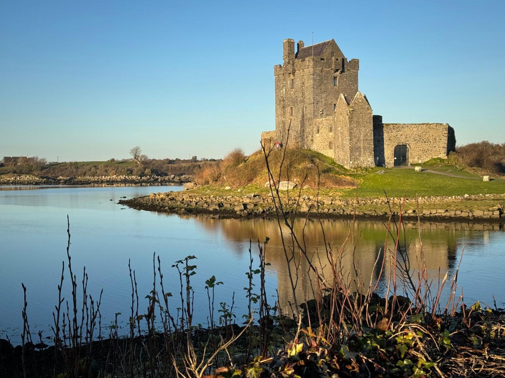Burren Court Lodge แบลลีย์วอน ภายนอก รูปภาพ