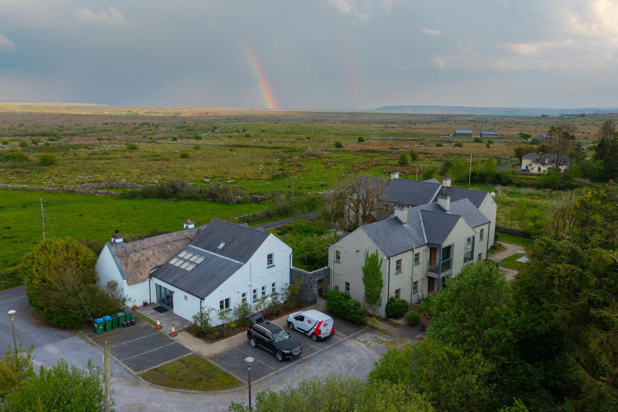 Burren Court Lodge แบลลีย์วอน ภายนอก รูปภาพ
